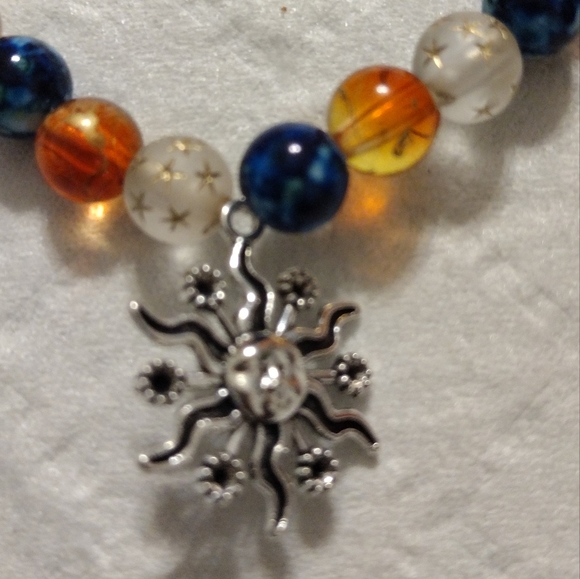 Artemis's Gems custom-made beaded bracelet with metal sun charm - Picture 4 of 5
